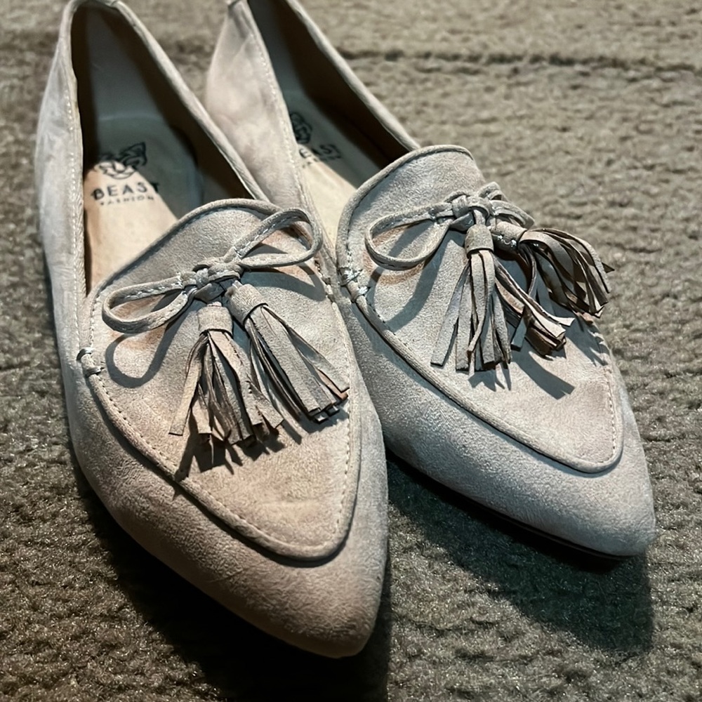Beige tassel flats